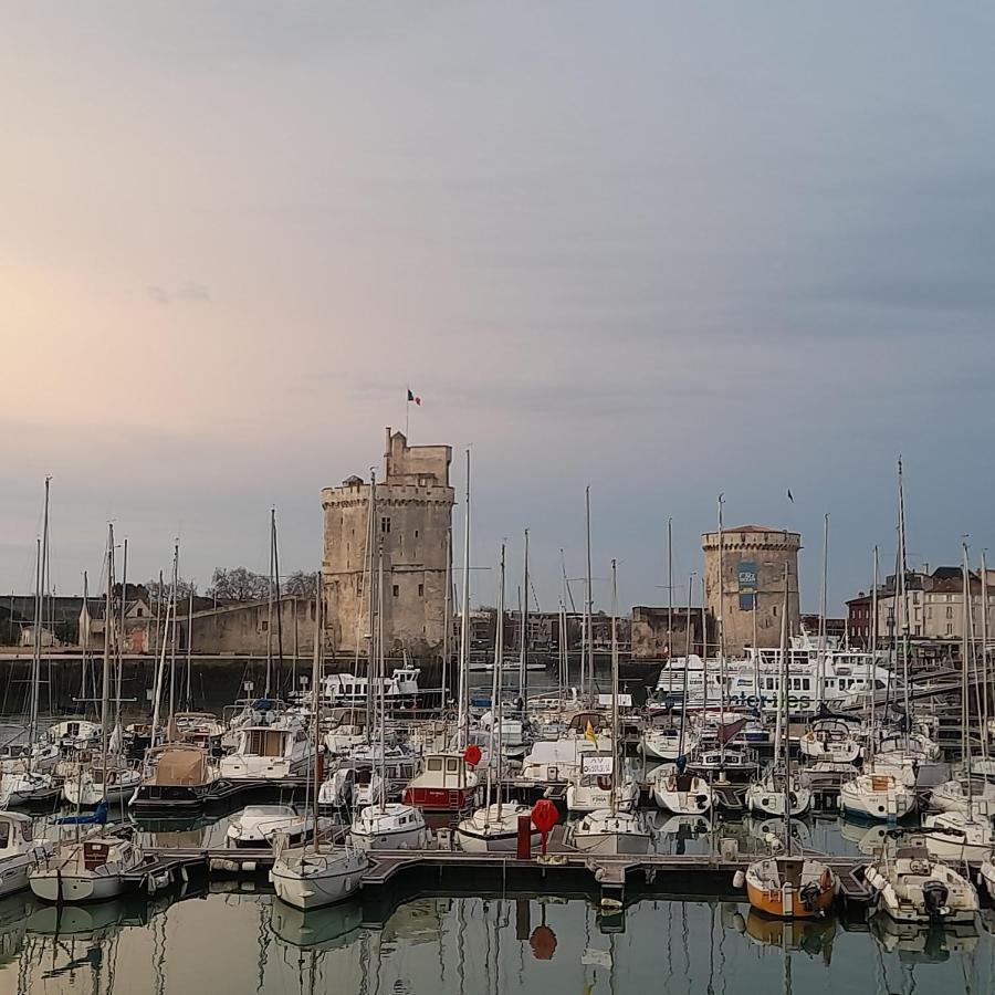 Un Hotel En Ville La Rochelle  Ngoại thất bức ảnh